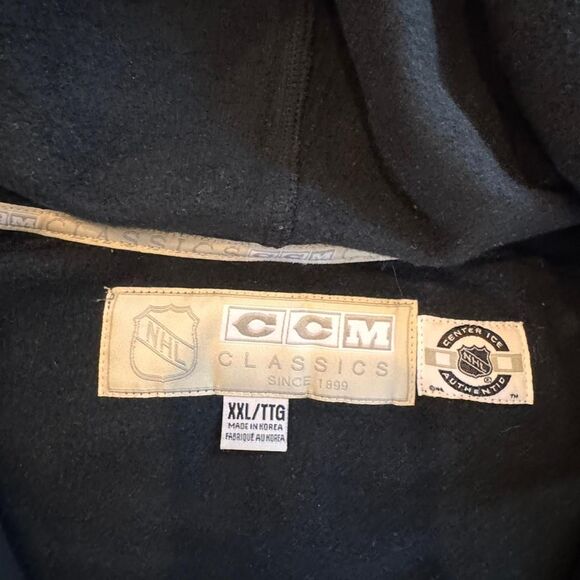 Nhl Men's Navy and Black Hoodie - Picture 2 of 5